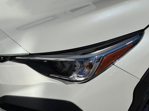 Used 2024 Subaru Crosstrek 2.0i Premium AWD/4WD image 9