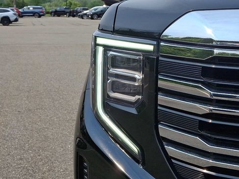 Used 2025 GMC Sierra 1500 SLT AWD/4WD image 9