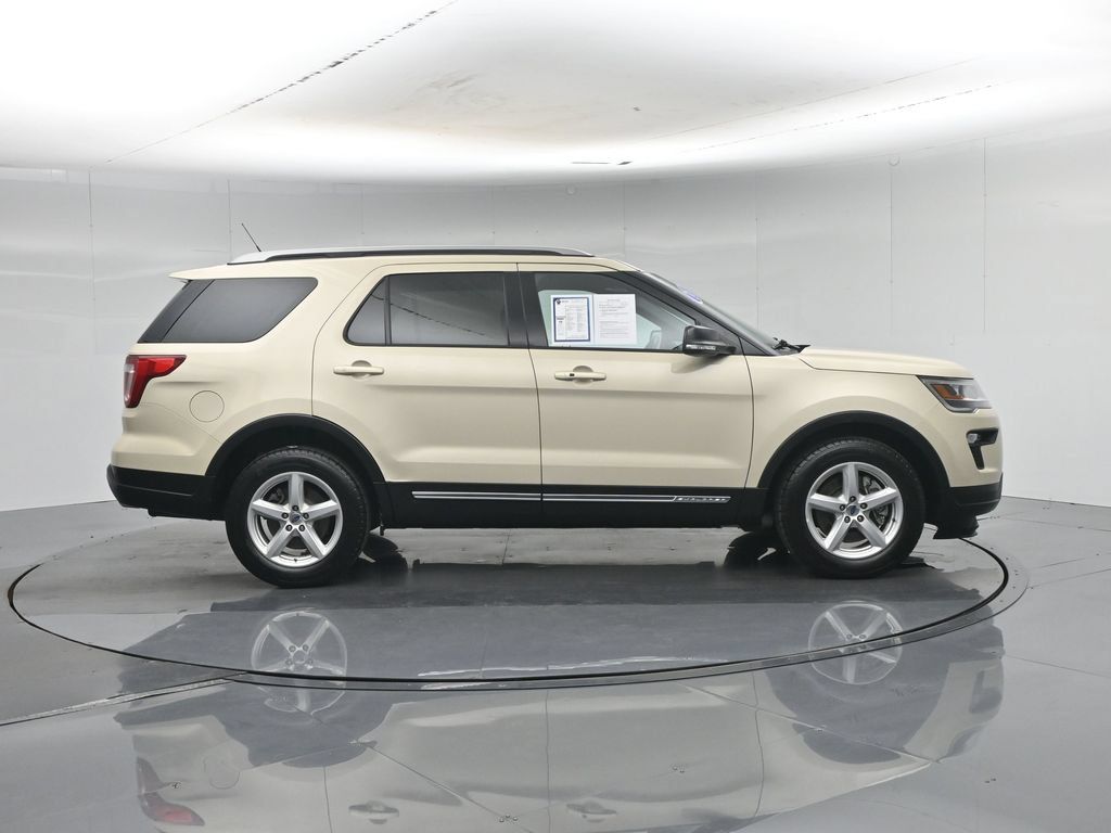 Certified 2018 Ford Explorer XLT w/ Equipment Group 201A FWD image 31
