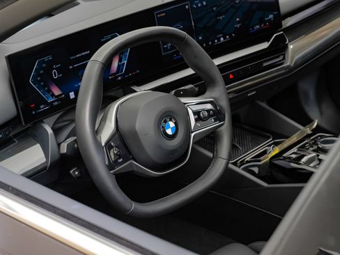 Used 2025 BMW 530i RWD image 20