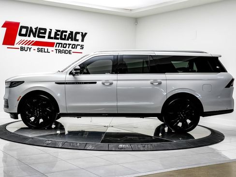 Used 2025 Lincoln Navigator L Black Label AWD/4WD image 13