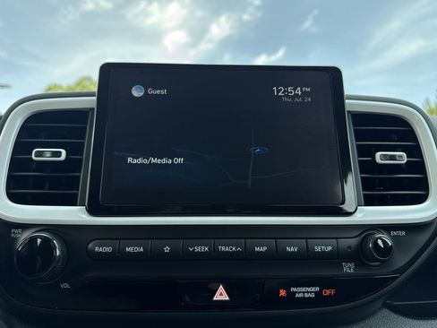 Certified 2022 Hyundai Venue Limited image 17