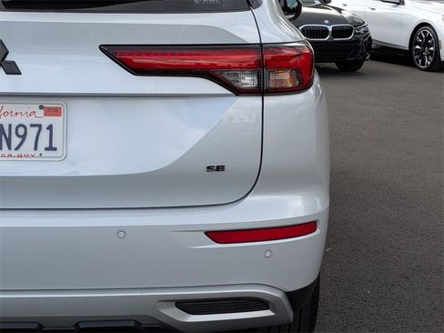 Used 2022 Mitsubishi Outlander SE image 23