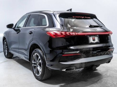 Used 2025 Audi Q5 Premium w/ Convenience Package AWD/4WD image 3