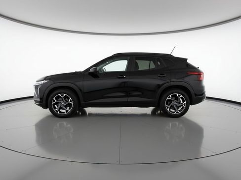 Used 2025 Chevrolet Trax LT image 5