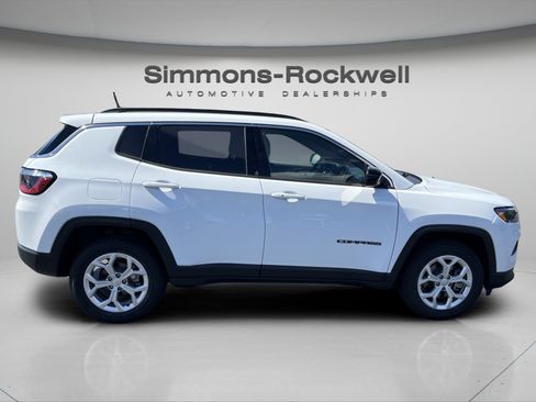 Used 2024 Jeep Compass Latitude AWD/4WD image 6
