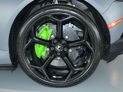 Used 2023 Lamborghini Huracan EVO RWD image 21