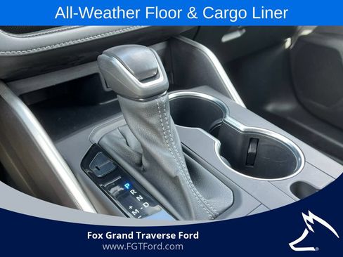 Used 2022 Toyota Highlander XLE AWD/4WD image 30