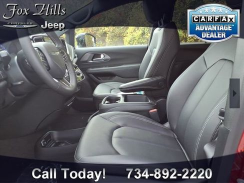 New 2026 Chrysler Pacifica Select image 15