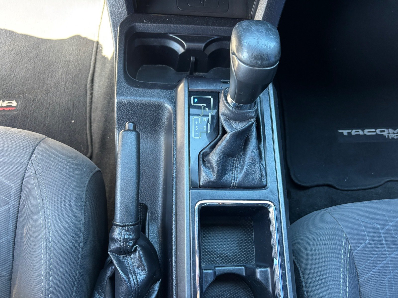 Used 2017 Toyota Tacoma TRD Sport RWD image 16