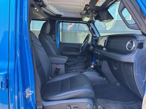 Used 2025 Jeep Wrangler Unlimited Sahara AWD/4WD image 10