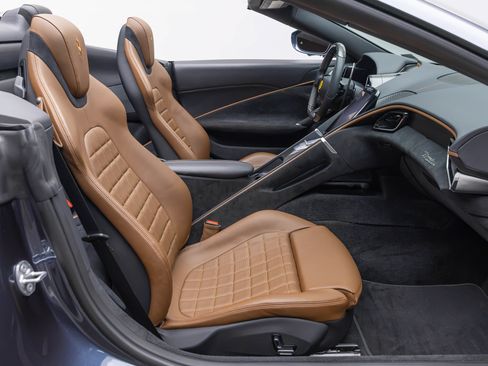 Used 2024 Ferrari Roma Spider RWD image 25