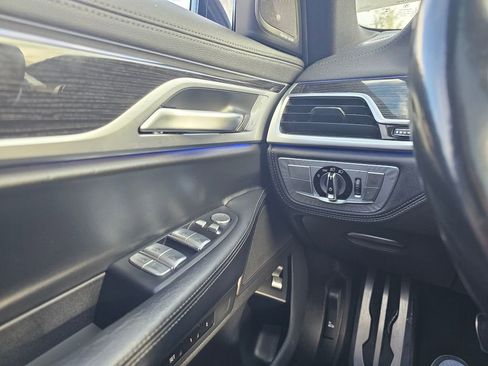 Used 2022 BMW 750i xDrive w/ M Sport Package image 29