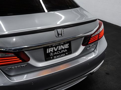Used 2016 Honda Accord Touring image 15