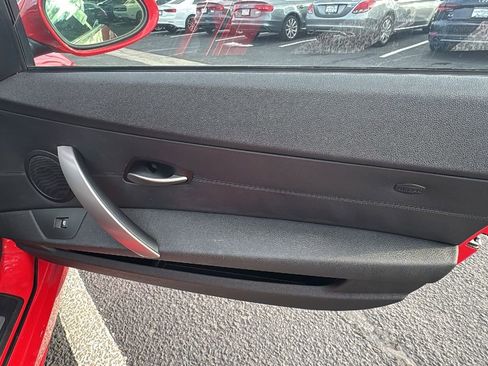 Used 2005 BMW Z4 2.5i image 19