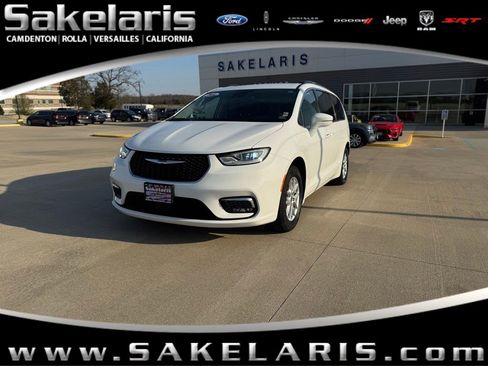 Used 2022 Chrysler Pacifica Touring-L image 1