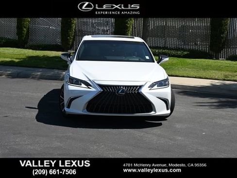 Used 2025 Lexus ES 300h w/ Premium Package FWD image 2