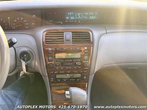 Used 2004 Toyota Avalon XLS image 13