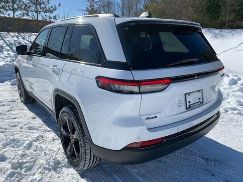 Certified 2023 Jeep Grand Cherokee Altitude image 3