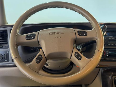 Used 2004 GMC Yukon XL Denali image 16