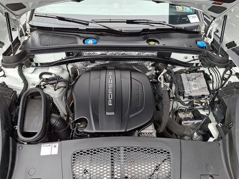 Certified 2020 Porsche Macan AWD/4WD image 32