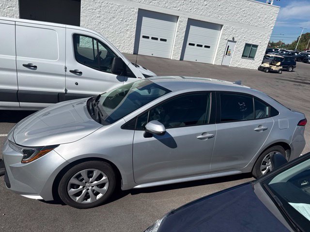 Used 2024 Toyota Corolla LE FWD image 2