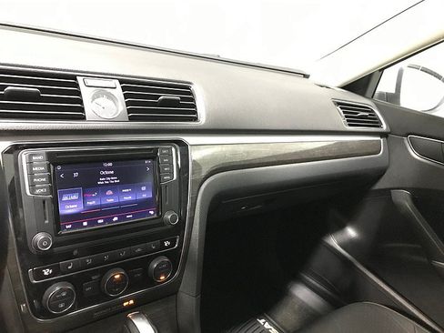 Used 2016 Volkswagen Passat 1.8T SE FWD image 27