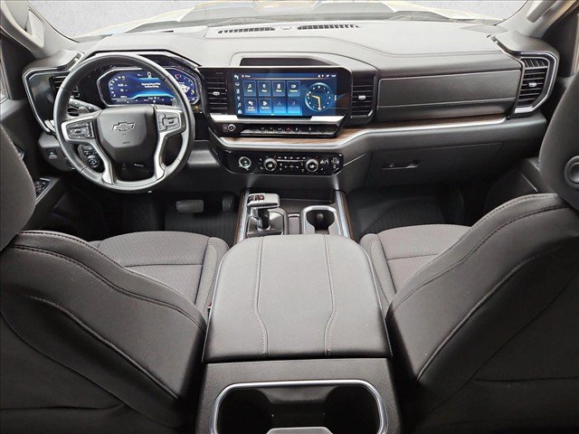 Used 2024 Chevrolet Silverado 1500 LT Trail Boss w/ LPO, Dark Essentials Package AWD/4WD image 18