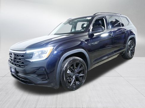 Certified 2024 Volkswagen Atlas SEL Premium R-Line image 3