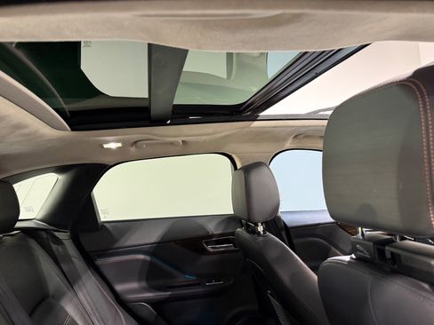 Used 2020 Jaguar F-PACE Prestige image 42