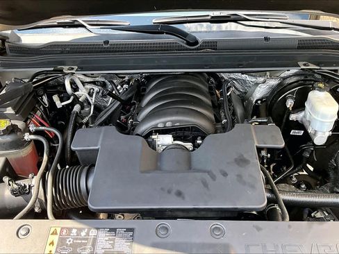 Used 2017 Chevrolet Suburban LT RWD image 32