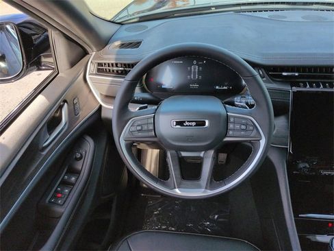 New 2025 Jeep Grand Cherokee Limited w/ Black Appearance Package image 15