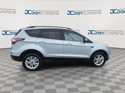 Used 2018 Ford Escape SE w/ SE Sync 3 Package AWD/4WD image 9