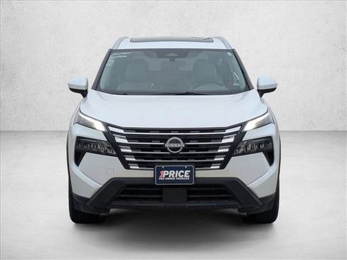 Used 2025 Nissan Rogue SV w/ SV Premium Package FWD image 2