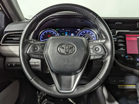 Used 2020 Toyota Camry XLE image 29