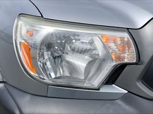 Used 2015 Toyota Tacoma 4x4 Access Cab w/ Convenience Package image 25