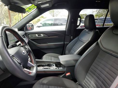 Used 2025 Ford Explorer ST-Line w/ ST-Line Street Pack image 22