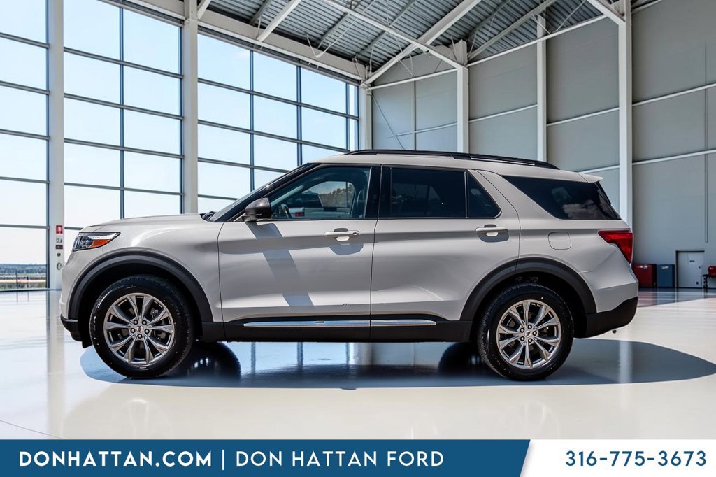 Used 2023 Ford Explorer XLT w/ Equipment Group 202A AWD/4WD image 2