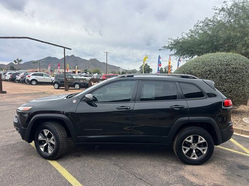 Used 2016 Jeep Cherokee Trailhawk w/ Comfort/Convenience Group image 2