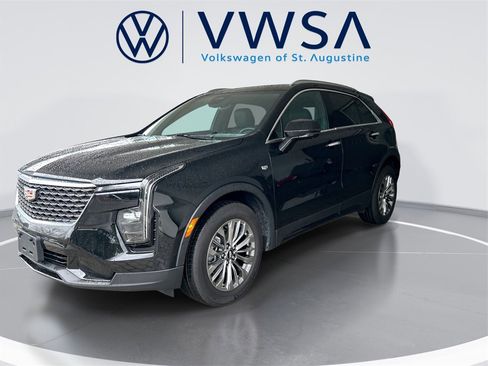 Used 2025 Cadillac XT4 Premium Luxury image 3