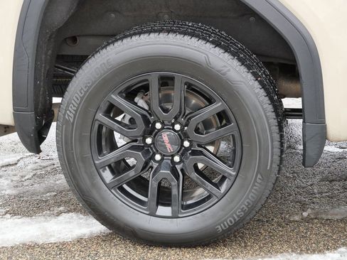 Used 2022 GMC Sierra 1500 Elevation w/ LPO, Elevation Black Package image 11