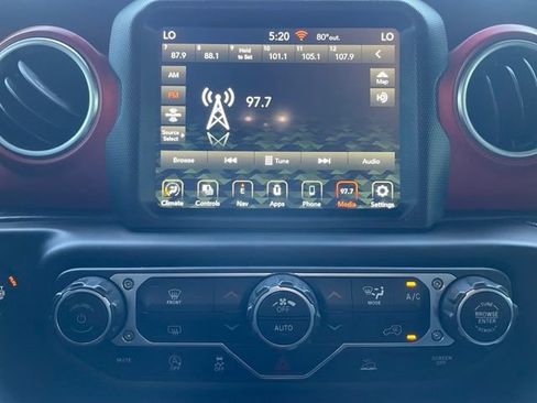 Used 2023 Jeep Wrangler Unlimited Rubicon AWD/4WD image 17
