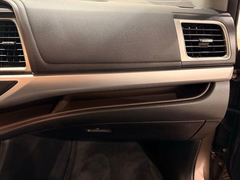 Used 2018 Toyota Highlander XLE image 32