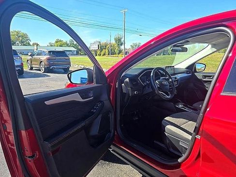 Used 2022 Ford Escape SE w/ Cold Weather Package image 9