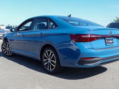 New 2026 Volkswagen Jetta SE image 9