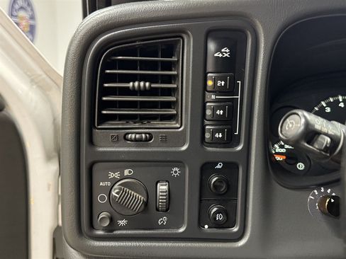 Used 2007 GMC Sierra 3500 SLE w/ Heavy-Duty Power Package AWD/4WD image 28