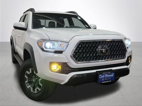 Used 2018 Toyota Tacoma TRD Off-Road w/ Technology Package AWD/4WD image 8