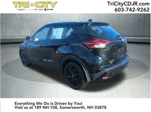 Used 2023 Nissan Kicks SV image 3