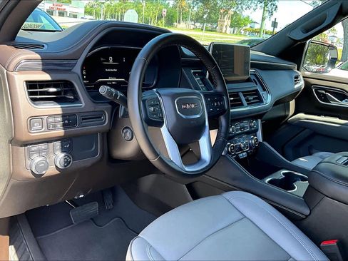 Used 2024 GMC Yukon SLT w/ SLT Luxury Package AWD/4WD image 18