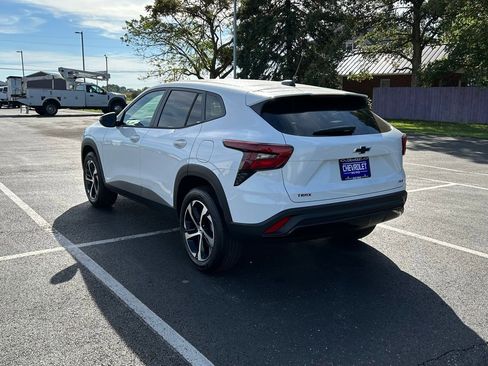 New 2025 Chevrolet Trax RS w/ Driver Confidence Package image 5